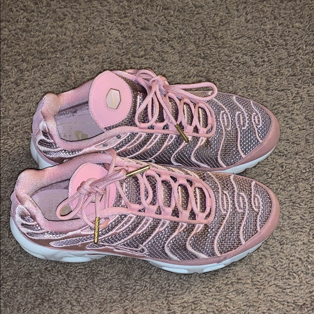 Women’s sneakers